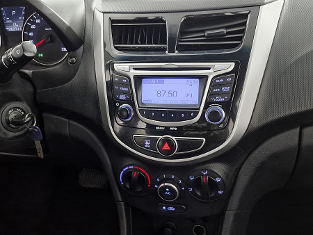 Hyundai Solaris 1.6 AT (123 л.с.), 2013 Hyundai Solaris 1.6 AT (123 л.с.), 2013 — купить в Нижнем Новгороде