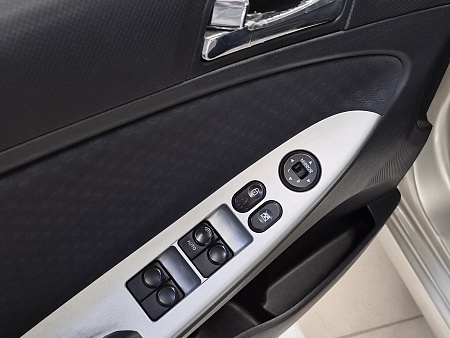 Hyundai Solaris 1.6 AT (123 л.с.), 2012 Hyundai Solaris 1.6 AT (123 л.с.), 2012 — купить в Нижнем Новгороде