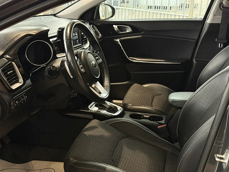 Kia Ceed 1.6 AT (128 л.с.), 2019 Kia Ceed 1.6 AT (128 л.с.), 2019 — купить в Нижнем Новгороде