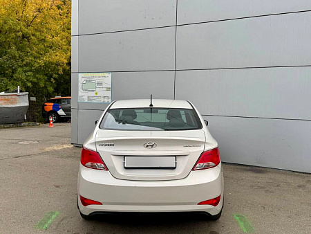 Hyundai Solaris 1.6 AT (123 л.с.), 2015 Hyundai Solaris 1.6 AT (123 л.с.), 2015 — купить в Нижнем Новгороде