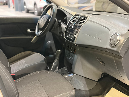 Renault Logan 1.6 MT (82 л.с.), 2018 Renault Logan 1.6 MT (82 л.с.), 2018 — купить в Нижнем Новгороде