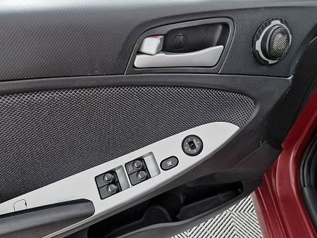 Hyundai Solaris 1.4 AT (107 л.с.), 2014 Hyundai Solaris 1.4 AT (107 л.с.), 2014 — купить в Нижнем Новгороде