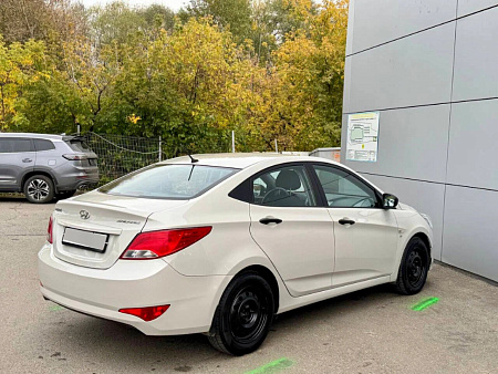 Hyundai Solaris 1.6 AT (123 л.с.), 2015 Hyundai Solaris 1.6 AT (123 л.с.), 2015 — купить в Нижнем Новгороде