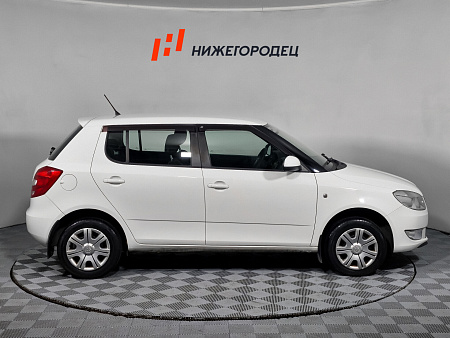 Skoda Fabia 1.6 AT (105 л.с.), 2013 — купить в Нижнем Новгороде