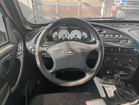 Chevrolet Niva 1.7 MT (80 л.с.) 4WD, 2006 — купить в Нижнем Новгороде
