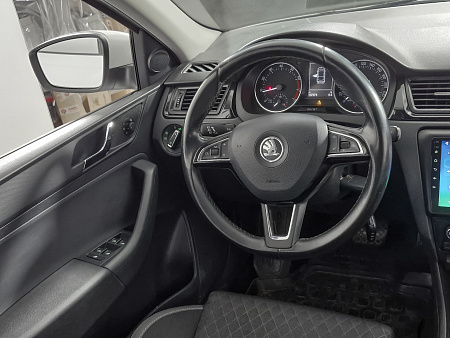 Skoda Rapid 1.6 AT (110 л.с.), 2015 — купить в Нижнем Новгороде