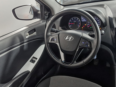Hyundai Solaris 1.4 MT (107 л.с.), 2011 Hyundai Solaris 1.4 MT (107 л.с.), 2011 — купить в Нижнем Новгороде