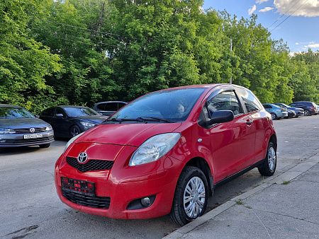 Toyota Yaris 1.0 MT (69 л.с.), 2010 Toyota Yaris 1.0 MT (69 л.с.), 2010 — купить в Нижнем Новгороде