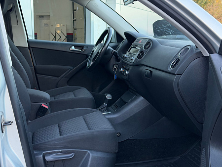 Volkswagen Tiguan 2.0 AT (170 л.с.) 4WD, 2010 — купить в Нижнем Новгороде