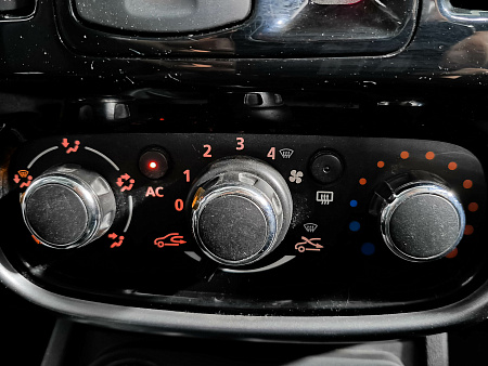 Renault Duster 1.6 MT (102 л.с.) 4WD, 2012 Renault Duster 1.6 MT (102 л.с.) 4WD, 2012 — купить в Нижнем Новгороде
