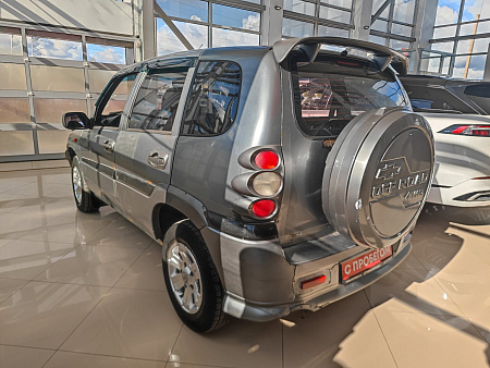 Chevrolet Niva 1.7 MT (80 л.с.) 4WD, 2006 — купить в Нижнем Новгороде