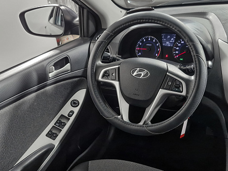 Hyundai Solaris 1.4 AT (107 л.с.), 2011 Hyundai Solaris 1.4 AT (107 л.с.), 2011 — купить в Нижнем Новгороде