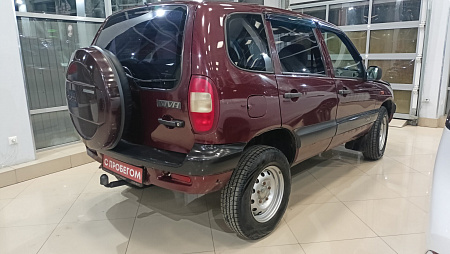 Chevrolet Niva 1.7 MT (80 л.с.) 4WD, 2004 Chevrolet Niva 1.7 MT (80 л.с.) 4WD, 2004 — купить в Нижнем Новгороде