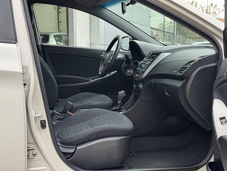 Hyundai Solaris 1.6 AT (123 л.с.), 2015 Hyundai Solaris 1.6 AT (123 л.с.), 2015 — купить в Нижнем Новгороде