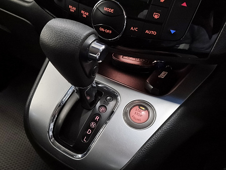 Nissan Serena 2.0hyb CVT (147 л.с.), 2015 — купить в Нижнем Новгороде
