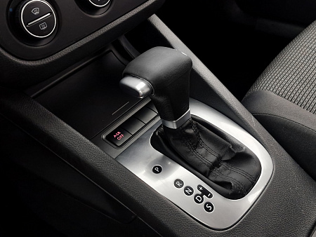 Volkswagen Jetta 1.6 AT (102 л.с.), 2007 — купить в Нижнем Новгороде